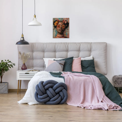 Canvas Lauryn met bloemenmeisje in beige, blauw en geel – detail 3
